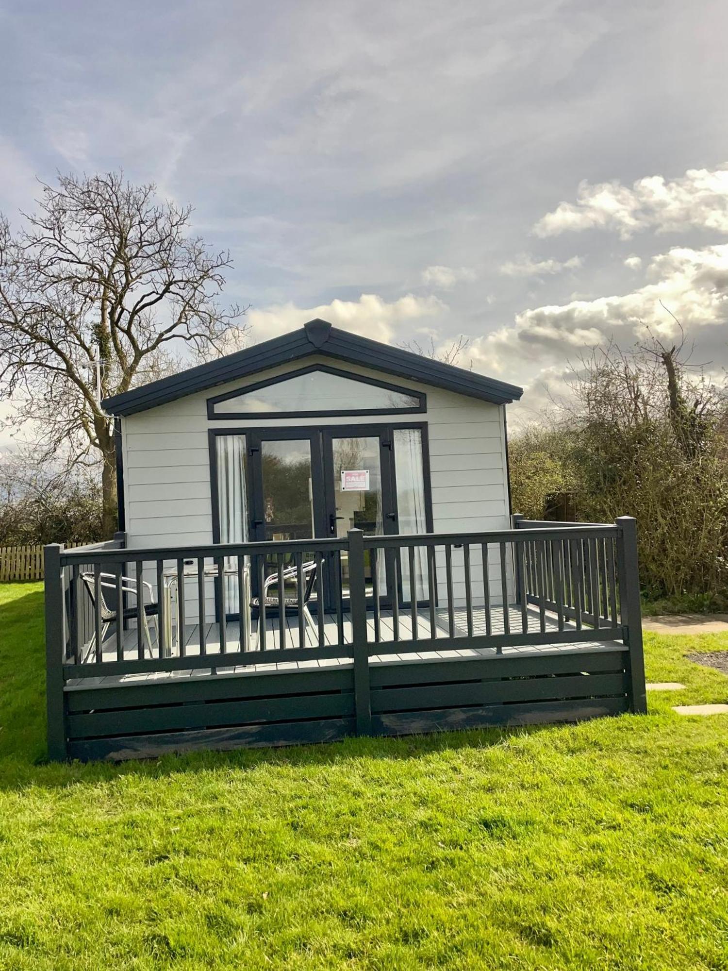 Modern Homely In Tuxford *