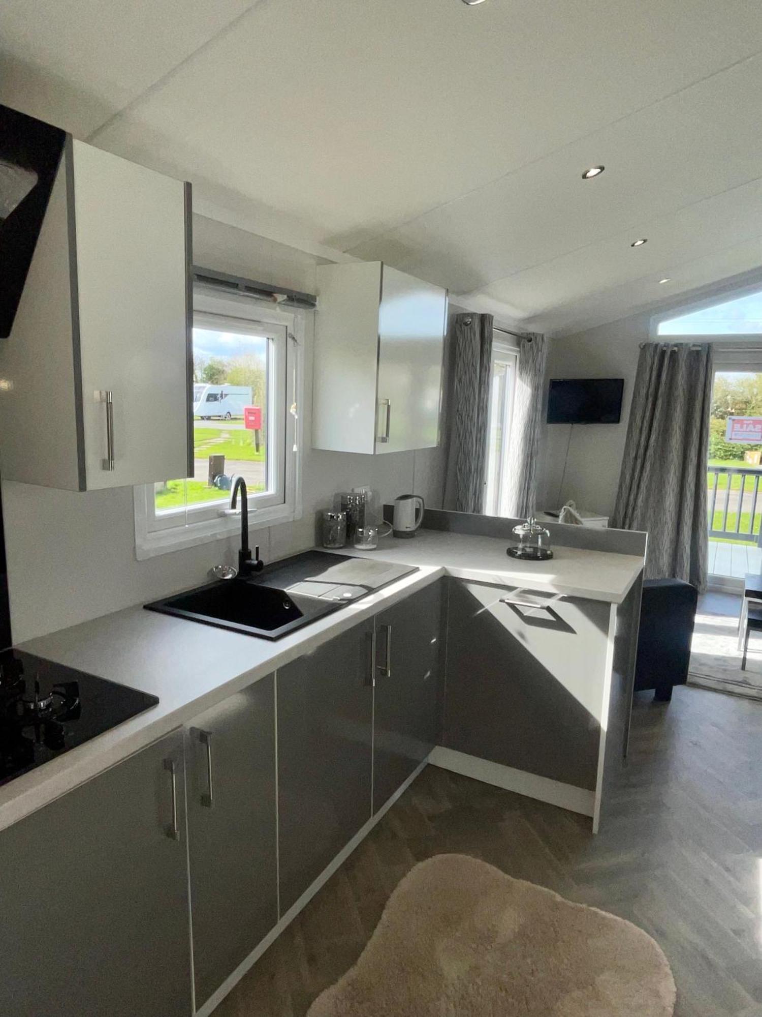 Modern Homely In Tuxford