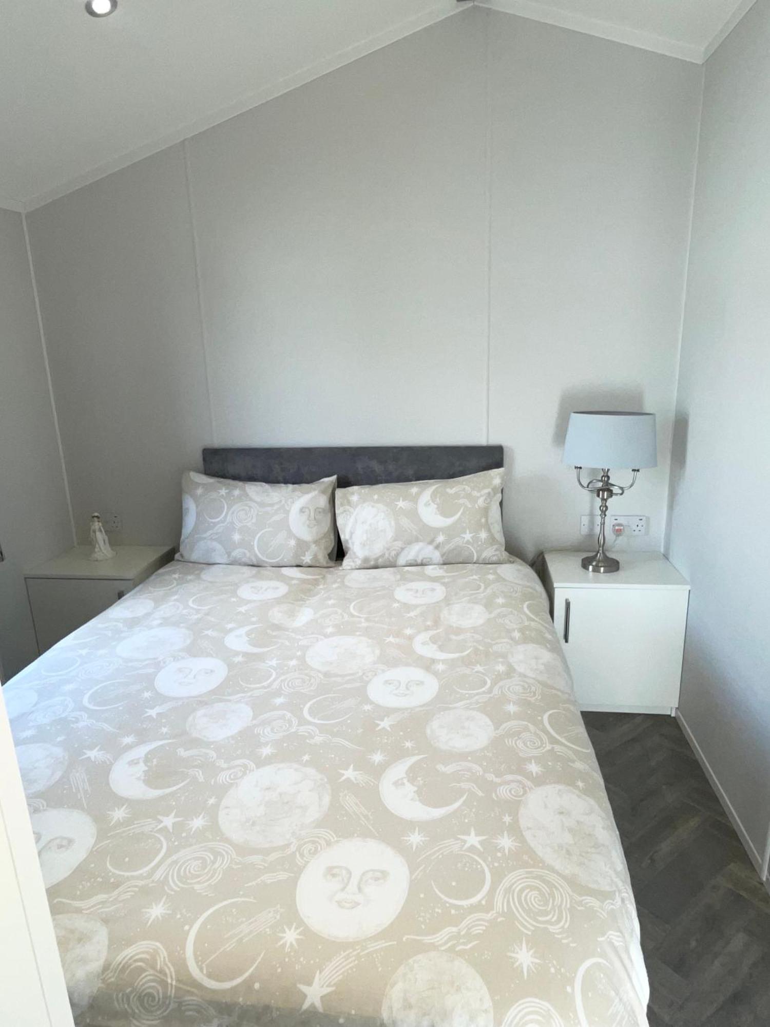 Modern Homely In Tuxford Chalet